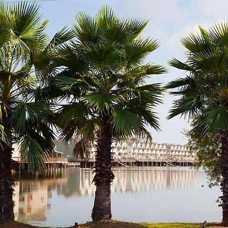 ☆Live On The Water! Lake Palmetto Palm W/ Patio - 10Min To Downtown & Beaches☆ Charleston Exterior photo