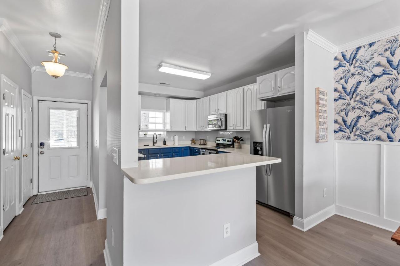 ☆Live On The Water! Lake Palmetto Palm W/ Patio - 10Min To Downtown & Beaches☆ Charleston Exterior photo