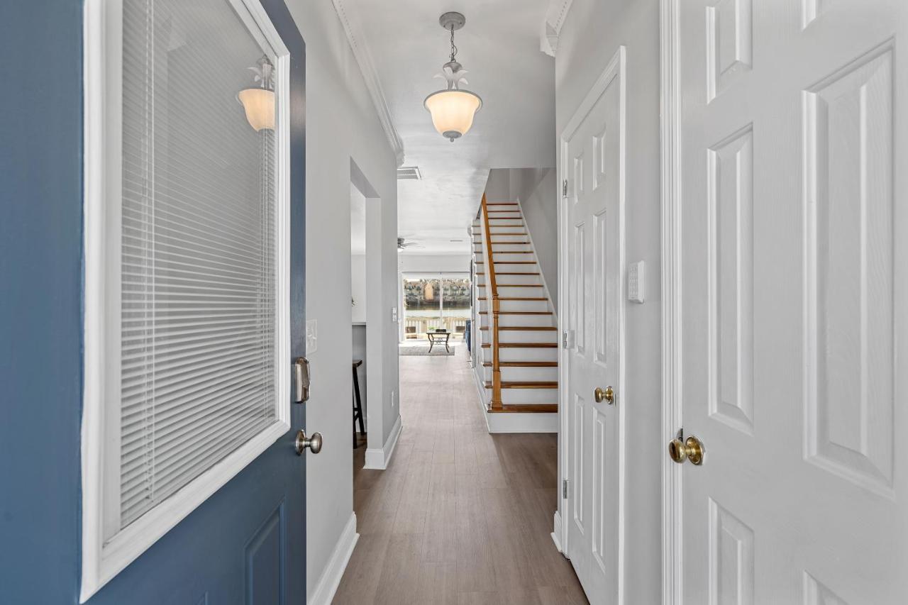 ☆Live On The Water! Lake Palmetto Palm W/ Patio - 10Min To Downtown & Beaches☆ Charleston Exterior photo