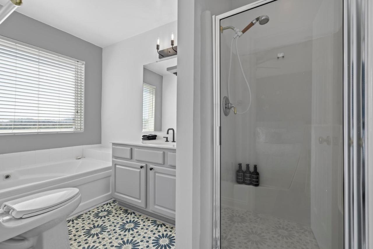 ☆Live On The Water! Lake Palmetto Palm W/ Patio - 10Min To Downtown & Beaches☆ Charleston Exterior photo