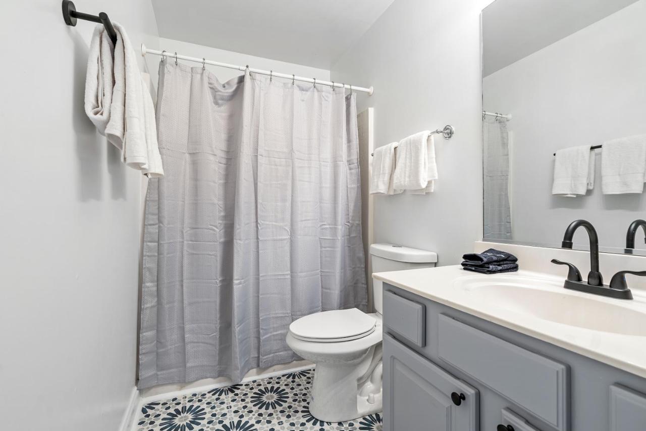 ☆Live On The Water! Lake Palmetto Palm W/ Patio - 10Min To Downtown & Beaches☆ Charleston Exterior photo